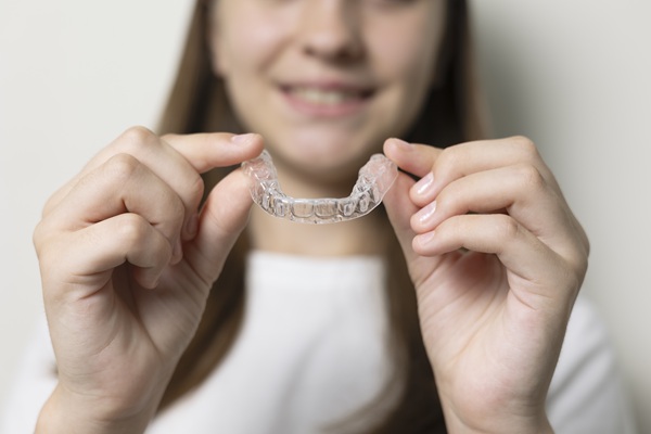 Clear Braces Vs  Invisalign: Which Smile Straightening Option Is Better?